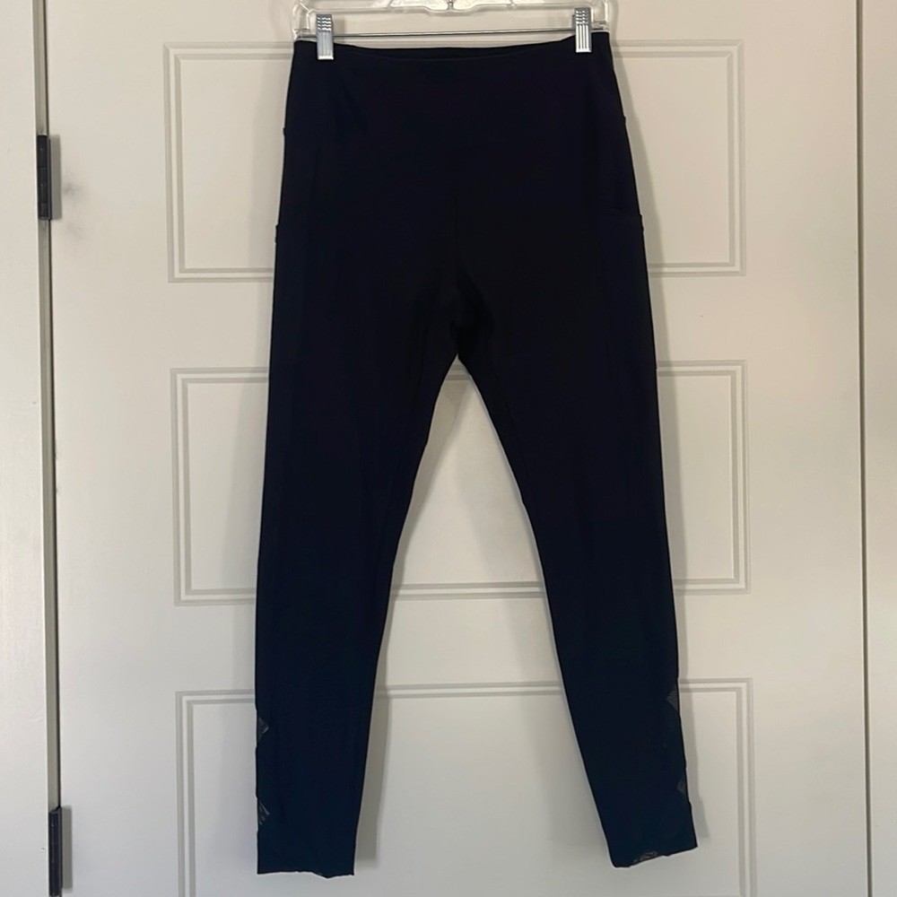 Mondetta Leggings with sheer cut out details on lower leg/ankles Women Medium